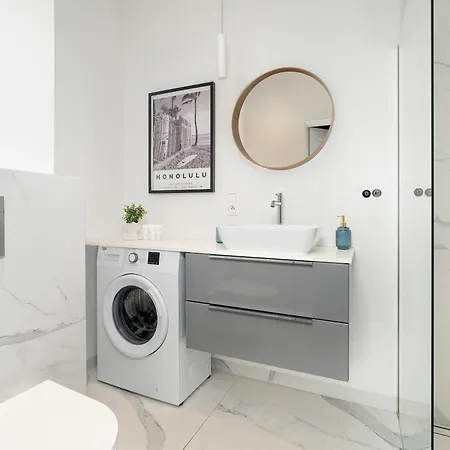 Modern With Parking Near Malta By Renters *