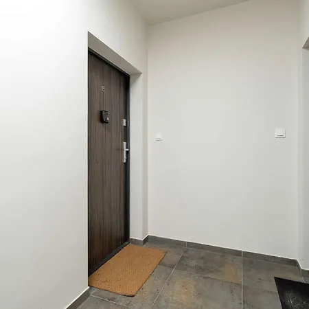 Apartment Modern With Parking Near Malta By Renters *